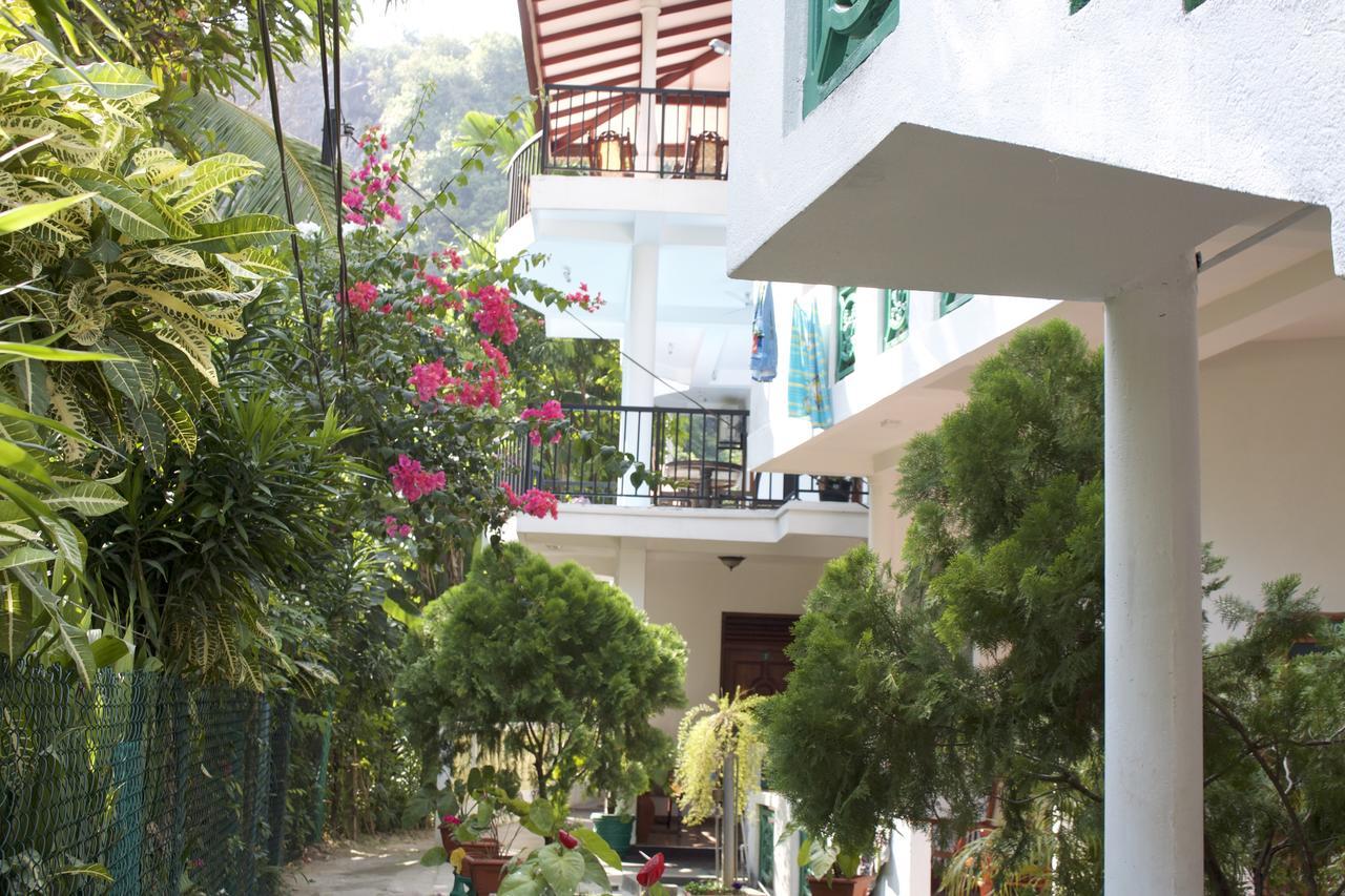 Hotel Happy Coconut Unawatuna Exterior foto